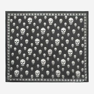 Alexander McQueen Classic Silk Skull Scarf in Black